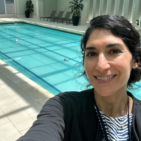 Meet your Posher, Shira - Picture 1 of 1